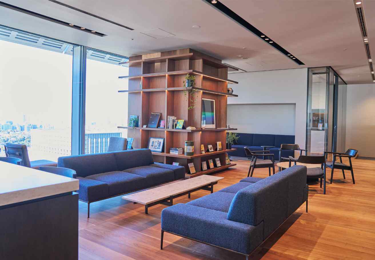 偶発的な出会いを演出したオフィス／東京支店